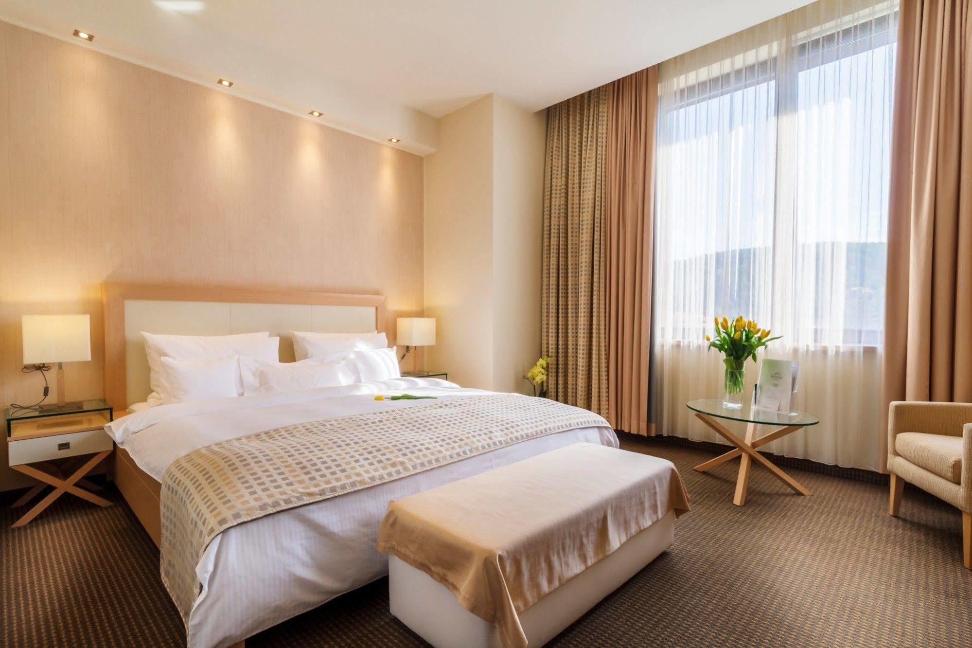 Hotel Rogge Resita Luaran gambar